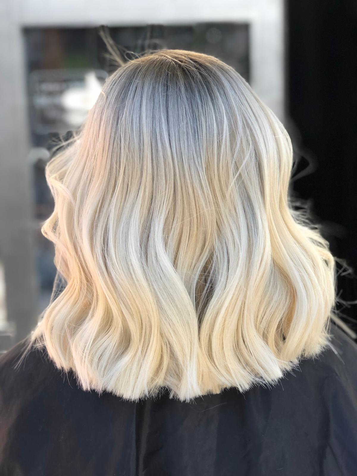 03 · Aura Hair Studio