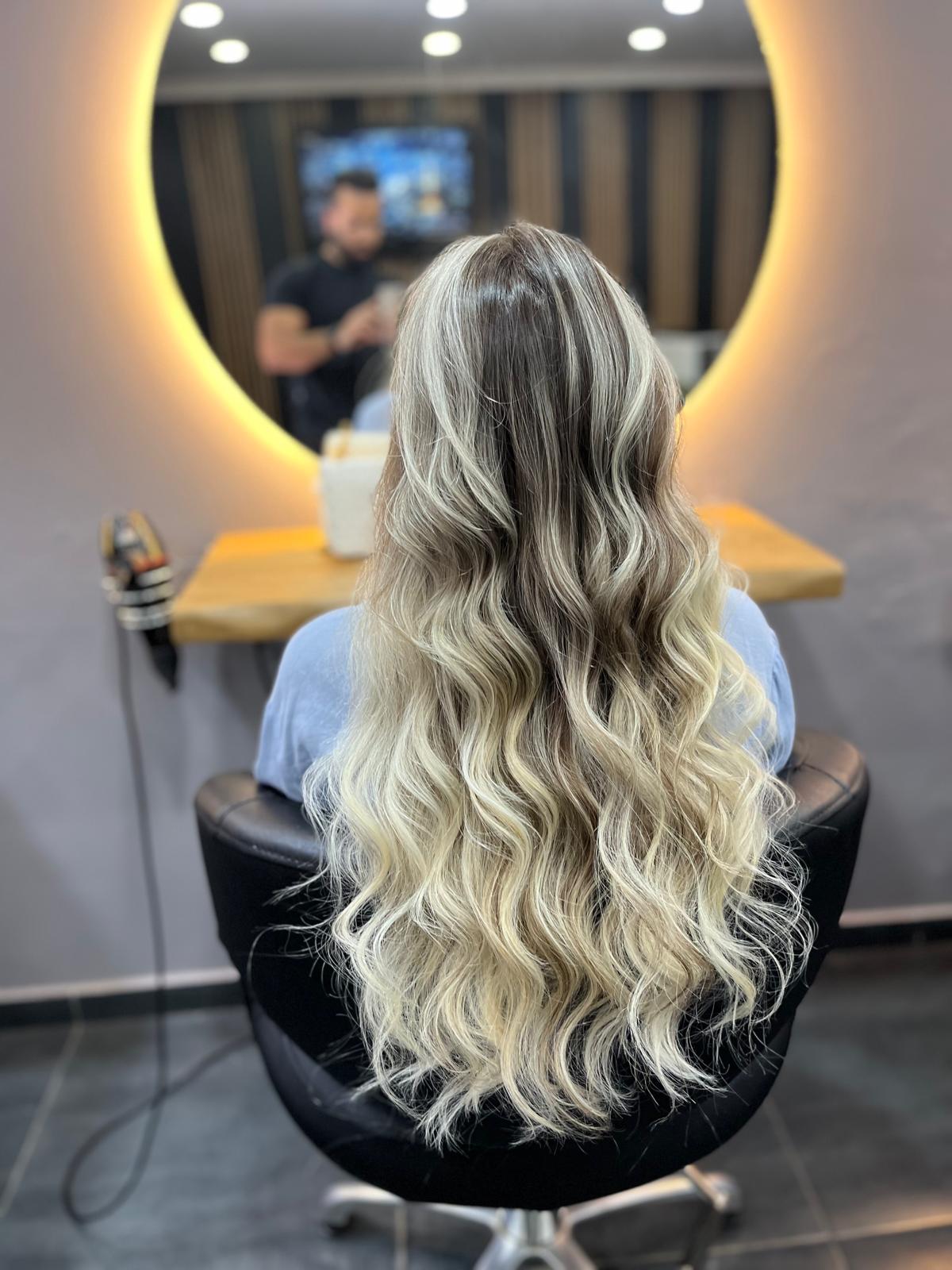 18 · Aura Hair Studio